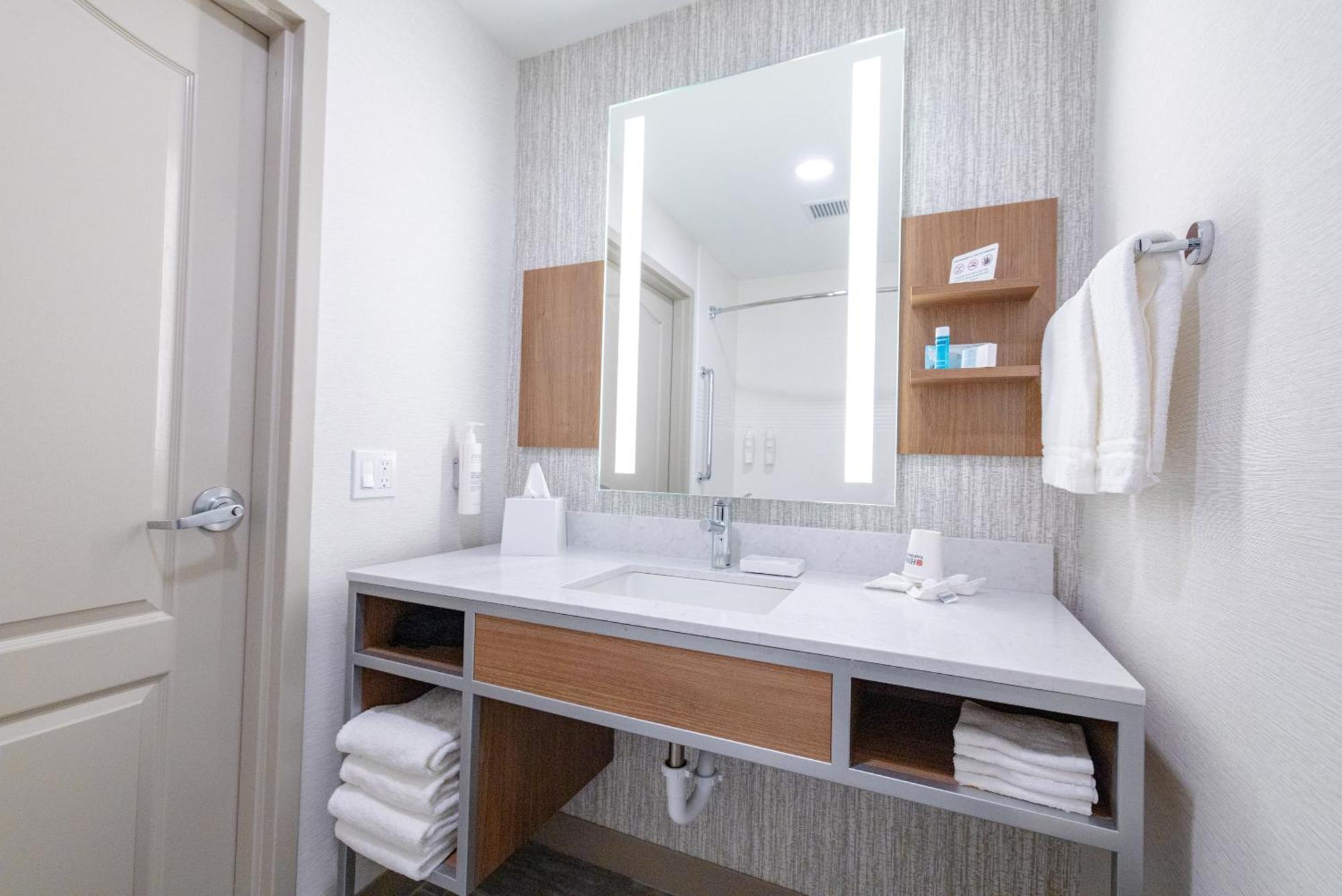 Hilton Garden Inn Lakewood Buitenkant foto